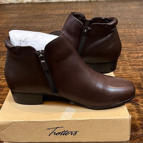 Trotters Shoes - Trotters Brown Leather ankle boots ( Wide Wide width)